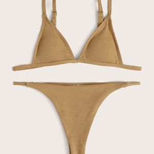 Tan thong micro bikini